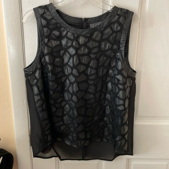 Black sheer top with pattern on front - Picture 1 of 4